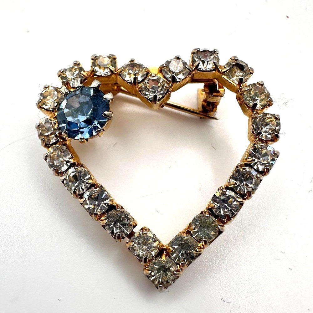 Vintage 80s Gold Tone Clear‎ Rhinestone Open Heart Brooch Pin Blue Stone Jewelry